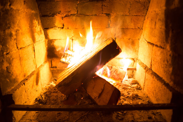 图片燃烧在壁炉为图形和网页设计，为网站或移动应用程序。图片下载