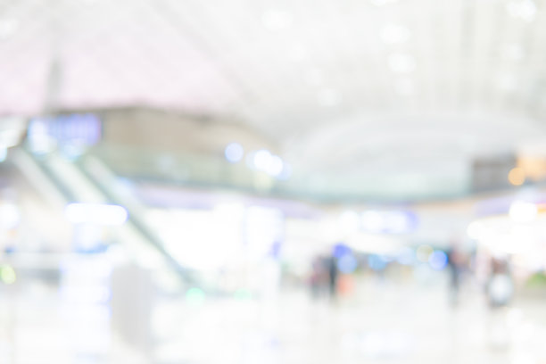 抽象模糊机场航站楼。交通大楼内的模糊大厅。散焦效果背景或旅游行业的背景概念。图片下载