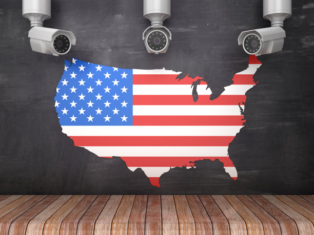 美国国旗安全与摄像机在房间-黑板背景- 3D渲染图片下载