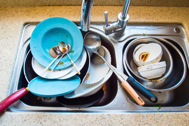 脏盘子等着洗图片下载