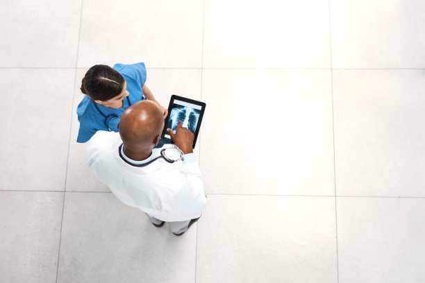 两倍的医学专业知识来确定最佳的治疗方案图片下载