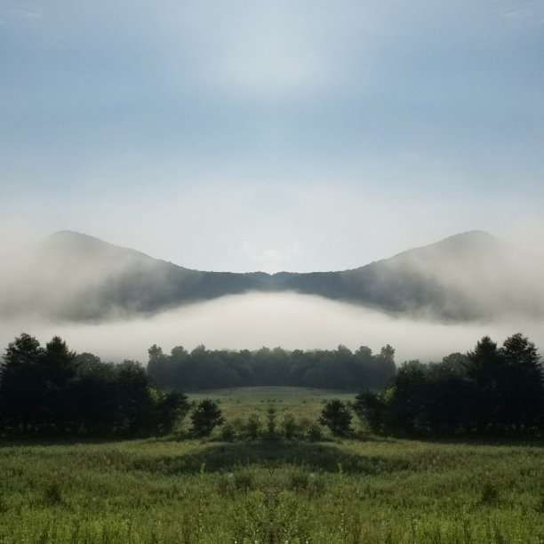 迷雾山脉的抽象照片拼贴2图片下载