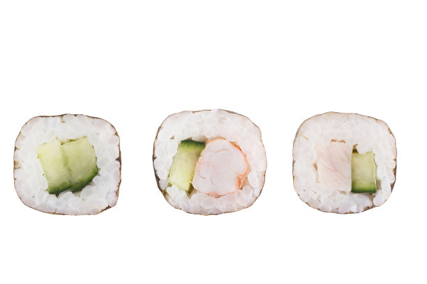 寿司卷孤立在白色背景上。收集。特写美味的日本食物和寿司卷。图片下载