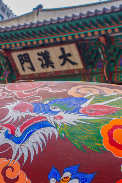 韩国德sugung的佛教寺庙——美丽的历史宗教建筑图片下载