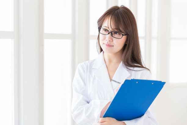 穿白大褂的女人素材图片