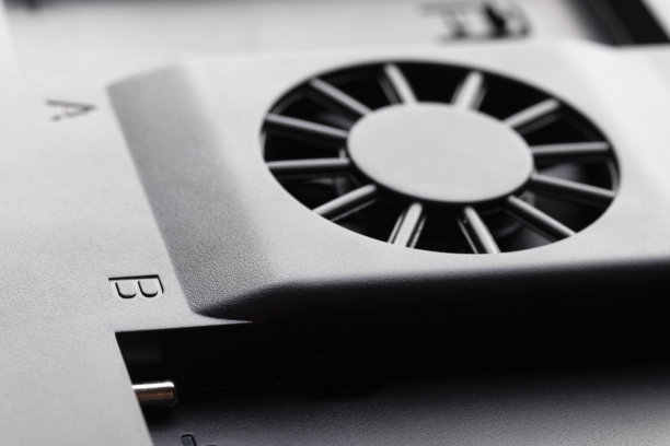 黑色风扇电子特写。图片下载