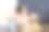 一个亚洲小女孩在早上吃早餐的肖像。图片下载
