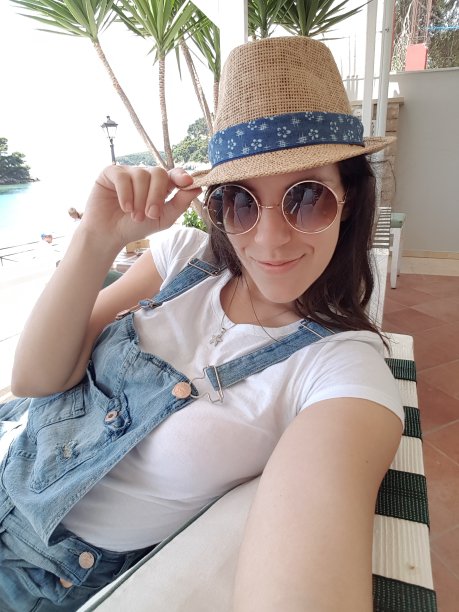 海滨咖啡厅自拍图片下载