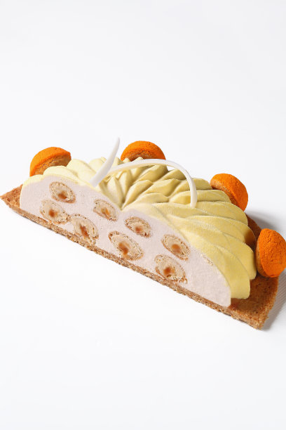 当代版本的著名的法国圣奥诺雷蛋糕图片下载