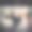 人们在购物中心散步的散焦视图图片下载