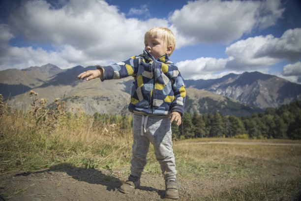 孩子的姿态图片下载