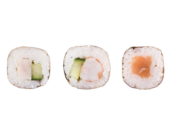 寿司卷孤立在白色背景上。收集。特写美味的日本食物和寿司卷。图片下载