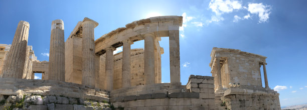 卫城山上的古老遗迹和圆柱。图片下载