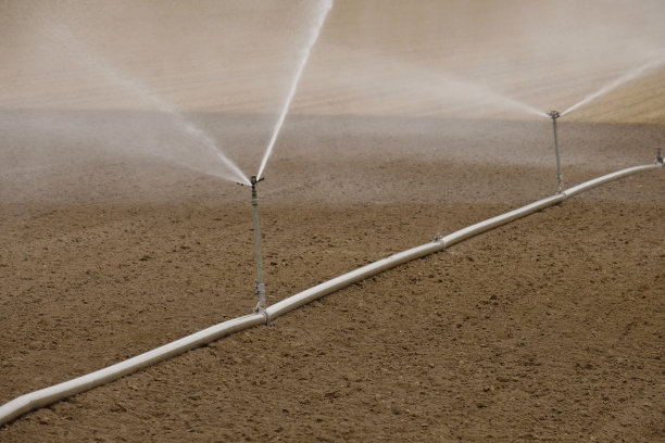 干旱地区农田灌溉，欧洲气候变化图片下载