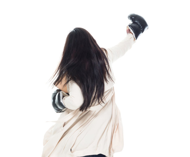 迷人的年轻拉丁女性正在拳击图片下载