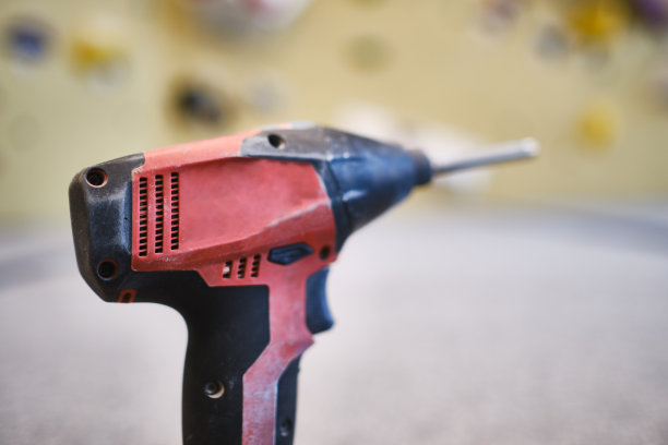 在攀岩馆里进行特写练习。图片下载