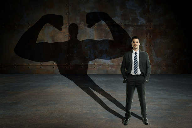 年轻英俊，拥有神秘力量的商人。商业动机和成功理念。图片下载