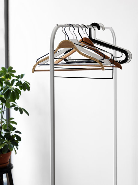 衣架，空衣架，木制衣架，衣架套，白墙背景衣架，图片下载