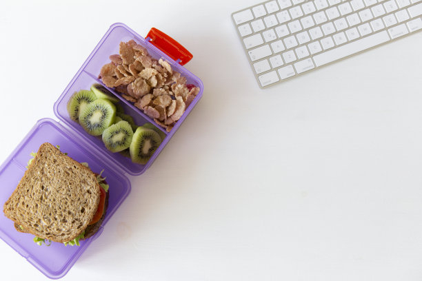 办公桌和午餐盒图片下载