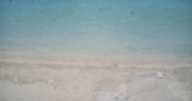 夏天海滩的鸟瞰图图片下载