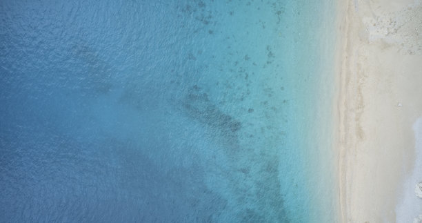 夏天海滩的鸟瞰图图片下载