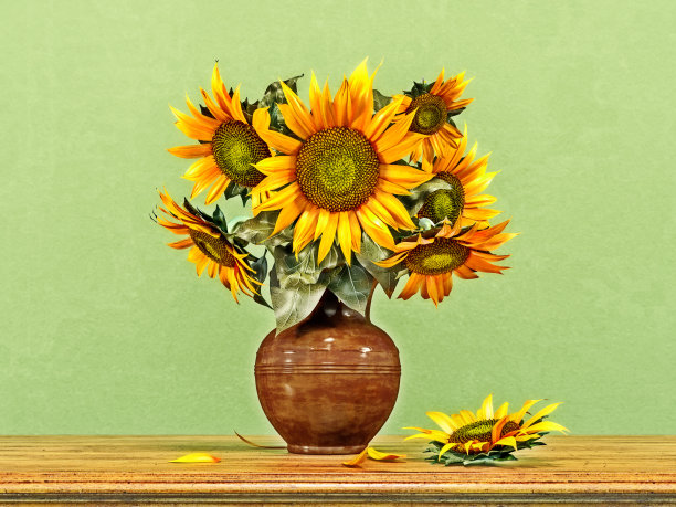 向日葵花束在旧陶瓷花瓶，夏季装饰，乡村风格，复古，复古，3d渲染，3d插图图片下载