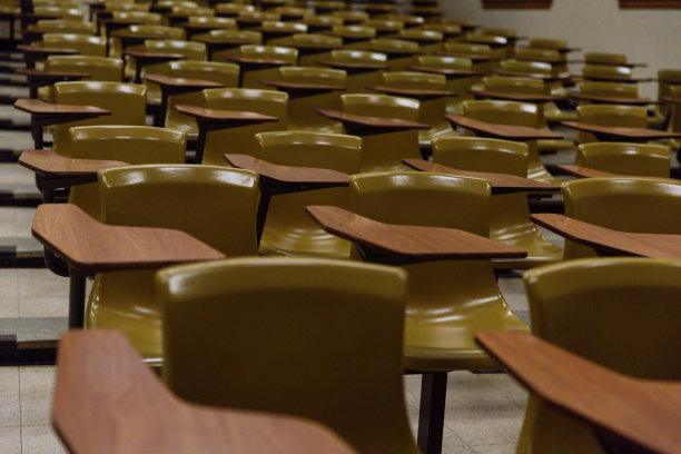 大学里空荡荡的演讲厅图片下载