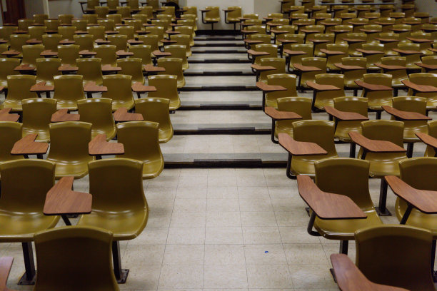 大学里空荡荡的演讲厅图片下载