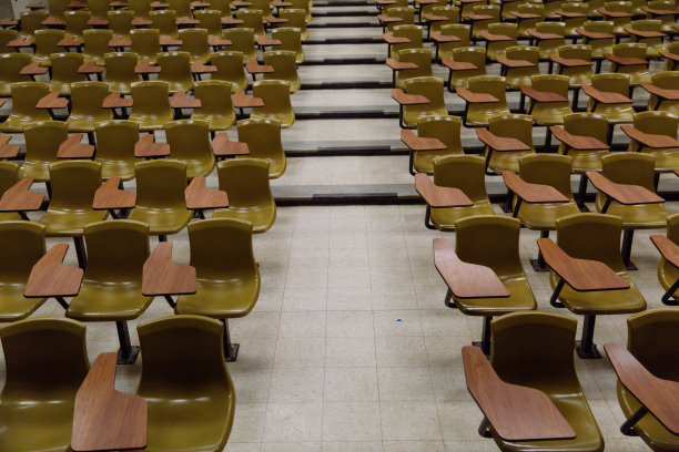 大学里空荡荡的演讲厅图片下载