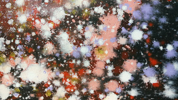 色彩滴在画室的地板上。背景艺术概念。它就像宇宙。图片下载