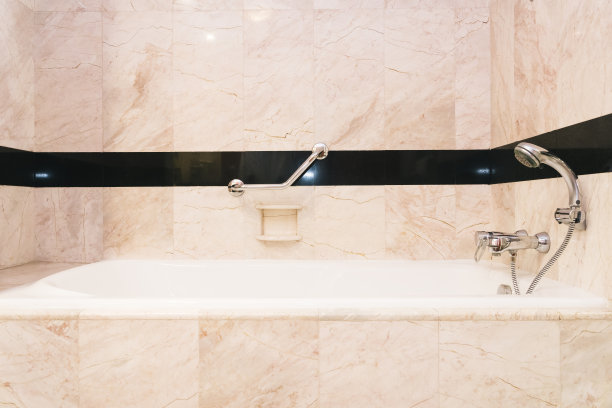 浴室内部白色浴缸装饰图片下载