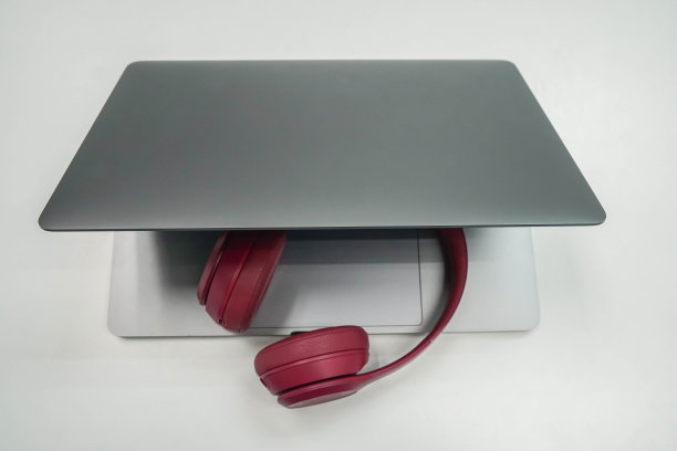 在午餐时间和休息时间戴上笔记本电脑图片下载