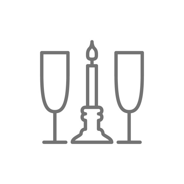 两个带蜡烛的杯子，浪漫的象征。图片下载