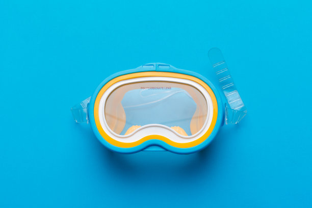浮潜面罩设备在一个充满活力的背景图片下载