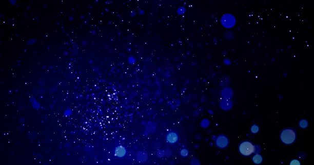 散景灯和星空，蓝色圣诞快乐背景。图片下载