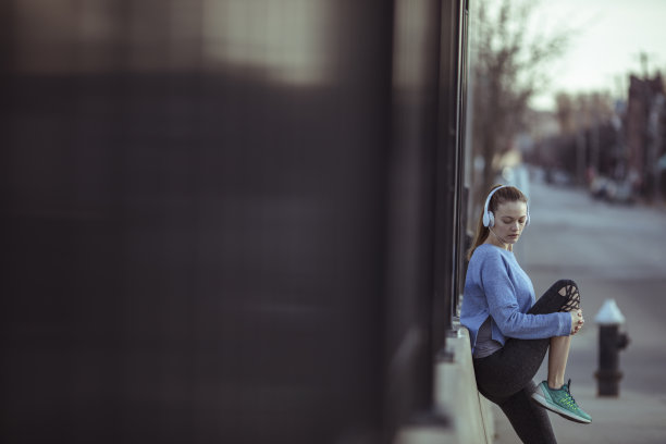 女人拉伸图片下载