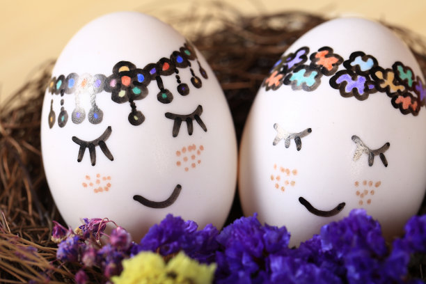 鸟窝里的彩蛋图片下载