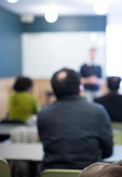 主持人介绍。业务演示。商务演讲者研讨会照片。技术会议讨论。经理会议成功团队。一组技术人员。创业企业家。图片下载