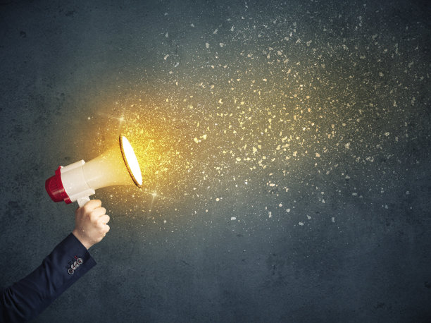 手拿着扩音器图片下载