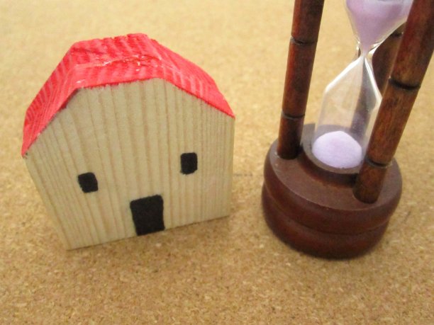 房子和沙漏图片下载