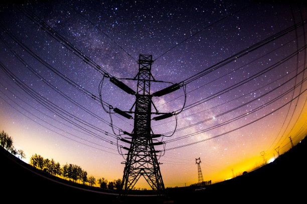 夜间电塔，银河图片下载