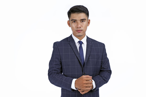 亚洲年轻英俊的商人孤立在白色背景与拷贝空间图片下载