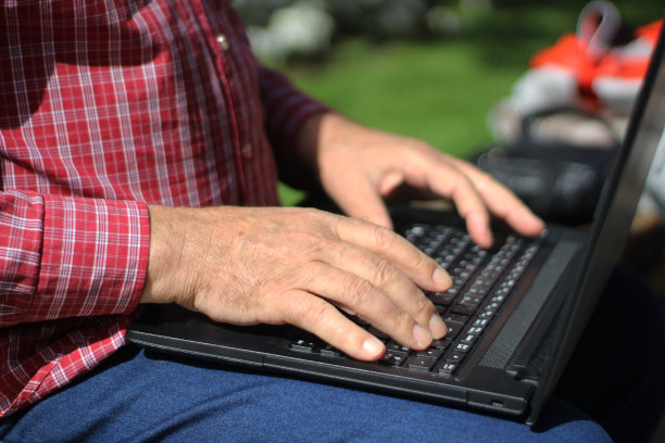 资深商人之手图片下载