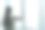 年轻女子打开新的现代窗口，近景图片下载