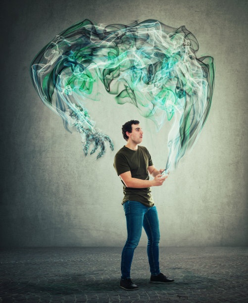 一个上瘾的家伙玩电子游戏时，拿着一根操纵杆，就像一个有着大爪子的科技怪物，试图吓唬别人图片下载