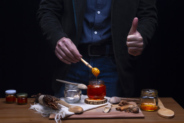 极品甜心竖起大拇指图片下载