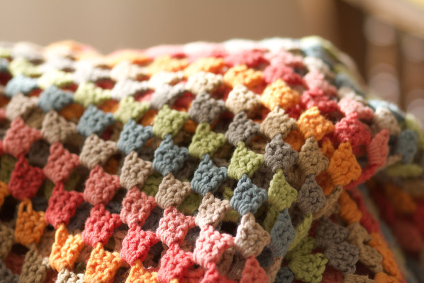 钩针编织的五彩缤纷的毯子图片下载