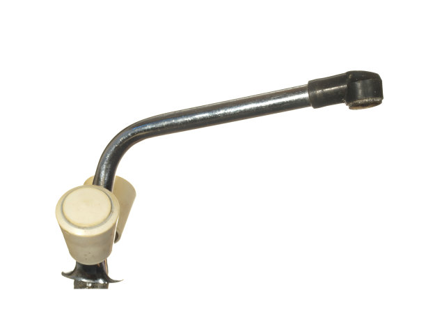 老旧的厨房水龙头，两个把手孤立在白色背景上。图片下载