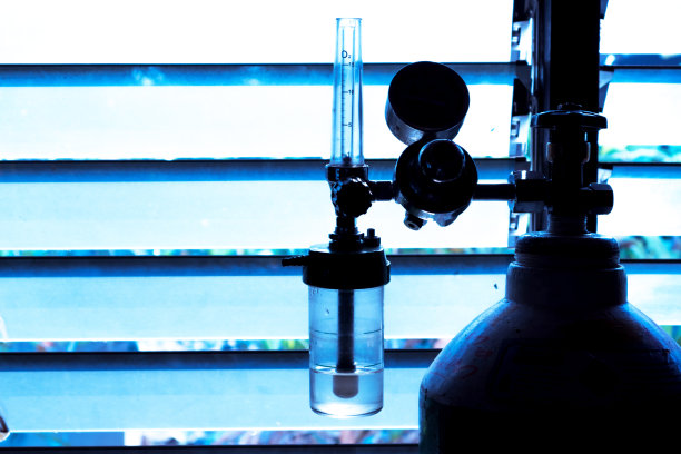 医用氧气罐是用于医院患者的医疗保健和医疗理念图片下载