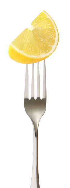 柠檬切割刺穿在叉孤立在白色背景与修剪路径。图片下载